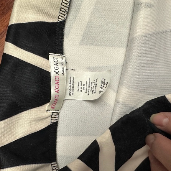 a'gaci Monochrome Triangle Pattern Pencil Skirt - Picture 2 of 2